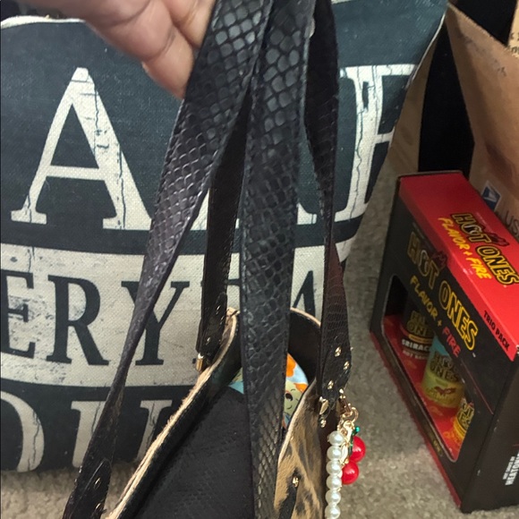 Kate Spade Leopard Print Tote with Black Handles and bag charm EUC - Picture 4 of 12